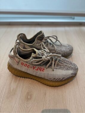 Yeezy Boost in Beluga Women’s Size 8